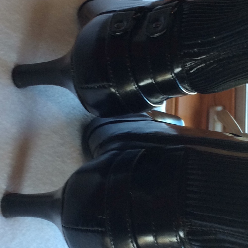 Boots - Picture 4 of 5